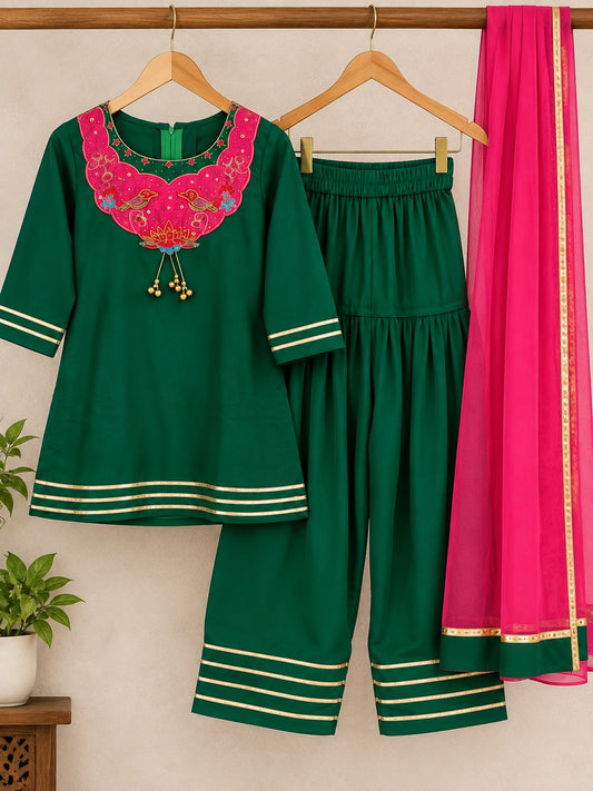Girls Green & Pink Embroidered Crape Ethnic Wear Set